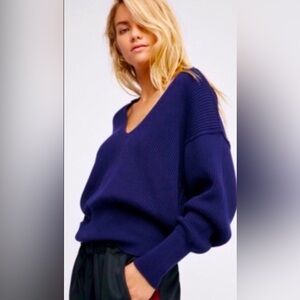 Free People Navy Blue Allure Rib Knit Slouchy V-Neck Pullover Sweater‎ Size XS